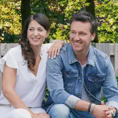Escucha a Sasha & Davy, mira videos musicales, lee su biografía, consulta las fechas de las gira y más.
