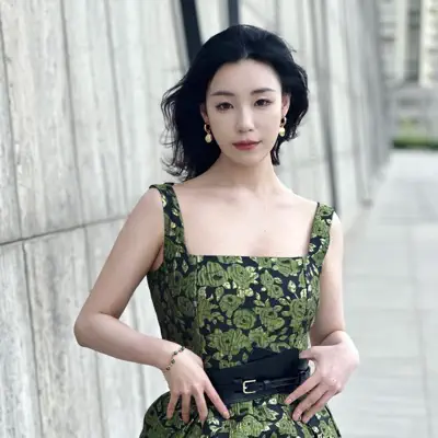 Listen to 贺三, watch music videos, read bio, see tour dates & more!