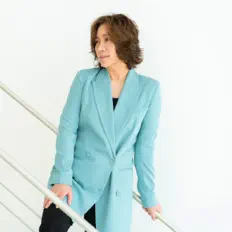 Tomomi Nishimotoを聴いたり、ミュージックビデオを鑑賞したり、経歴やツアー日程などを確認したりしましょう！