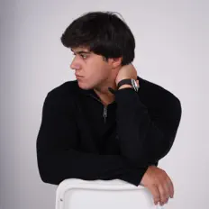Poslechněte si interpreta NIKKI, sledujte hudební videa, přečtěte si životopis, podívejte se na data turné a další informace.