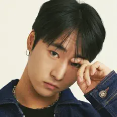 Hör dir DIVV an, schau dir Musikvideos an, lies die Biografie, finde Tourdaten und mehr!