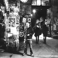 Ascolta Emil Amos, guarda video musicali, leggi la biografia, vedi le date del tour & altro!