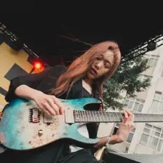 Leevia: песни, клипы, биография, даты выступлений и многое другое.