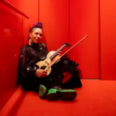 聆聽 Véronique Serret、觀看音樂影片、閱讀小傳、查看巡演日期等！