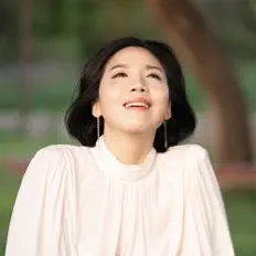 Poslechněte si interpreta Jung-hee Cho, sledujte hudební videa, přečtěte si životopis, podívejte se na data turné a další informace.