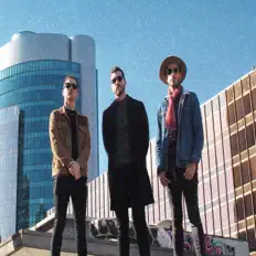 Ouça Los Intrusos Del Savoy, assista a videoclipes, leia a biografia, veja as datas das turnês e mais!