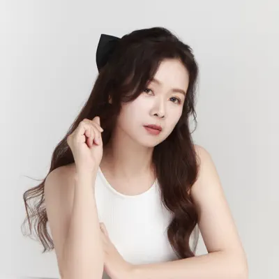 Listen to CYing Emily Huang, watch music videos, read bio, see tour dates & more!