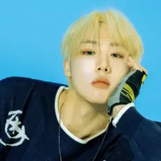 HEUN सुनें, म्यूज़िक वीडियो देखें, बायो पढ़ें, दौरे की तारीखें और बहुत कुछ देखें!