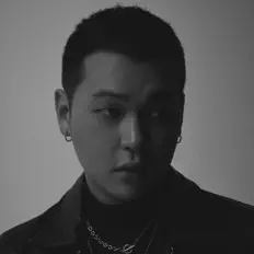 Poslechněte si interpreta SXENT, sledujte hudební videa, přečtěte si životopis, podívejte se na data turné a další informace.