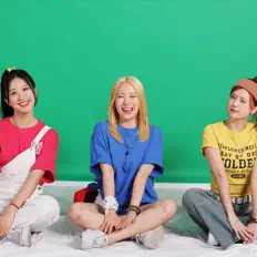 Poslechněte si interpreta SLURSH, sledujte hudební videa, přečtěte si životopis, podívejte se na data turné a další informace.