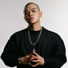 聆聽 KAMBO、觀看音樂影片、閱讀小傳、查看巡演日期等！