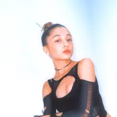 Dengarkan akiina, tonton video musik, baca bio, lihat tanggal tur & lainnya!