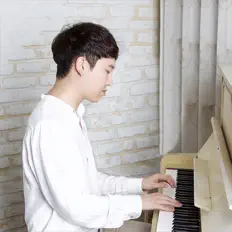 Dengarkan Kyongho Park, tonton video musik, baca bio, lihat tanggal tur & lainnya!