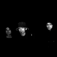 收听 六畳人間、观看音乐视频、阅读小传、查看巡演日期等 ！