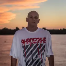 Escucha a Sinumatic, mira videos musicales, lee su biografía, consulta las fechas de las gira y más.