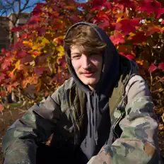 聆聽 Kudo、觀看音樂影片、閱讀小傳、查看巡演日期等！