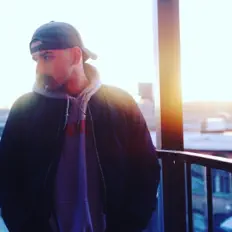 聆聽 Chris Lombardi、觀看音樂影片、閱讀小傳、查看巡演日期等！