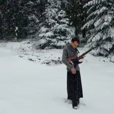 mandala eyesを聴いたり、ミュージックビデオを鑑賞したり、経歴やツアー日程などを確認したりしましょう！