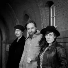 Le Garageを聴いたり、ミュージックビデオを鑑賞したり、経歴やツアー日程などを確認したりしましょう！