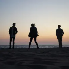 Ryan Troughton Effect सुनें, म्यूज़िक वीडियो देखें, बायो पढ़ें, दौरे की तारीखें और बहुत कुछ देखें!