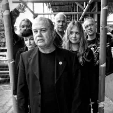 聆聽 Joe Bone & the Dark Vibes、觀看音樂影片、閱讀小傳、查看巡演日期等！