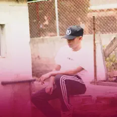 Hör dir Dovercan an, schau dir Musikvideos an, lies die Biografie, finde Tourdaten und mehr!