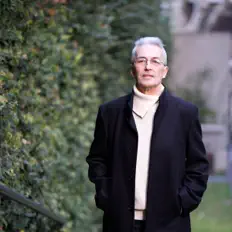 Dengarkan Ciro Fogliatta, tonton video musik, baca bio, lihat tanggal tur & lainnya!