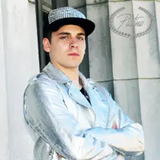 Écoutez Platino, regardez des vidéoclips, lisez la biographie, consultez les dates de tournée et plus encore !