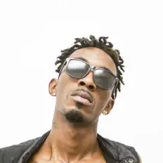 Dengarkan Cashy, tonton video musik, baca bio, lihat tanggal tur & lainnya!