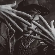 Écoutez Vixen, regardez des vidéoclips, lisez la biographie, consultez les dates de tournée et plus encore !