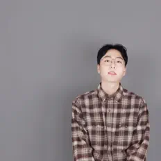 收听 SLAY、观看音乐视频、阅读小传、查看巡演日期等 ！