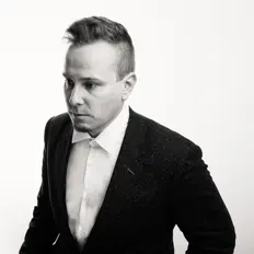 Luister naar Tobias Degen, bekijk muziekvideo's, lees de bio, bekijk de tourdata, en meer!