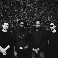 Amasa Hinesを聴いたり、ミュージックビデオを鑑賞したり、経歴やツアー日程などを確認したりしましょう！