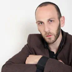 收听 Agron Peni、观看音乐视频、阅读小传、查看巡演日期等 ！