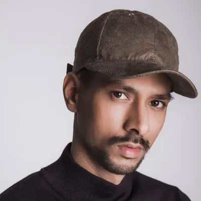 Listen to Aziz Wrijving, watch music videos, read bio, see tour dates & more!
