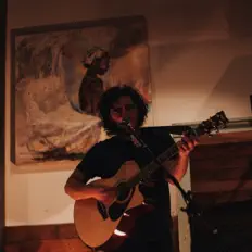 Ακούστε περιεχόμενο από Estuarie, παρακολουθήστε μουσικά βίντεο, διαβάστε το βιογραφικό, δείτε ημερομηνίες περιοδείας, και πολλά ακόμη!