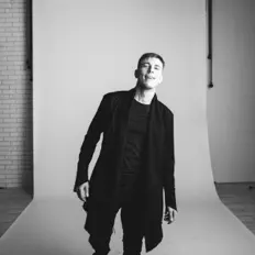 聆聽 Melchior、觀看音樂影片、閱讀小傳、查看巡演日期等！
