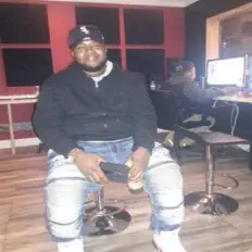 Von Gold Music सुनें, म्यूज़िक वीडियो देखें, बायो पढ़ें, दौरे की तारीखें और बहुत कुछ देखें!