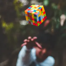 聆聽 Theo Lärm、觀看音樂影片、閱讀小傳、查看巡演日期等！