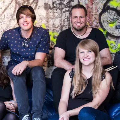 Listen to Und wieder Oktober, watch music videos, read bio, see tour dates & more!