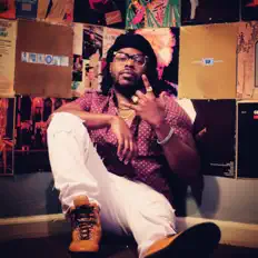 Dengarkan Br3, tonton video musik, baca bio, lihat tanggal tur & lainnya!