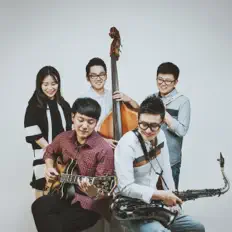 J&US सुनें, म्यूज़िक वीडियो देखें, बायो पढ़ें, दौरे की तारीखें और बहुत कुछ देखें!