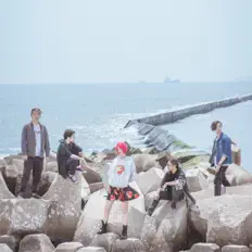 Miss Future सुनें, म्यूज़िक वीडियो देखें, बायो पढ़ें, दौरे की तारीखें और बहुत कुछ देखें!