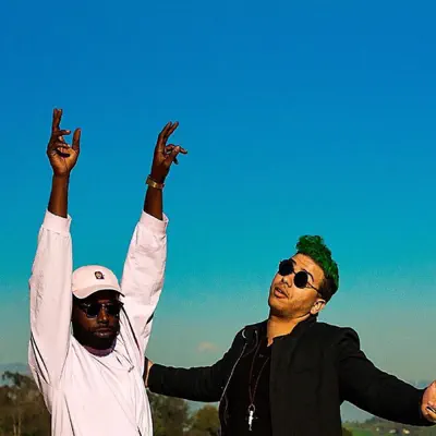 Poslechněte si interpreta We Are Skywalkers, sledujte hudební videa, přečtěte si životopis, podívejte se na data turné a další informace.