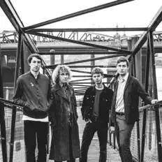 收听 The Word UK、观看音乐视频、阅读小传、查看巡演日期等 ！