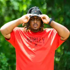 Jülian: песни, клипы, биография, даты выступлений и многое другое.