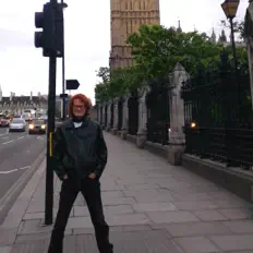 Dengarkan Mister Nervous, tonton video musik, baca bio, lihat tanggal tur & lainnya!