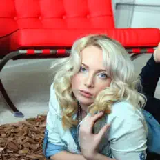 Listen to LeLe XO, watch music videos, read bio, see tour dates & more!