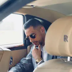 Ascolta D.R.O.I.D., guarda video musicali, leggi la biografia, vedi le date del tour & altro!