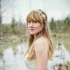 Escucha a Angela Easterling, mira videos musicales, lee su biografía, consulta las fechas de las gira y más.